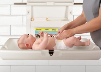 PAN propone multa de hasta 58 mil pesos a negocios sin cambiadores de pañales.