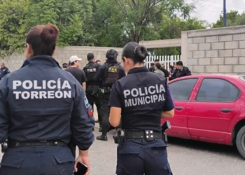 Entran a secundaria en Torreón y matan a subdirectora