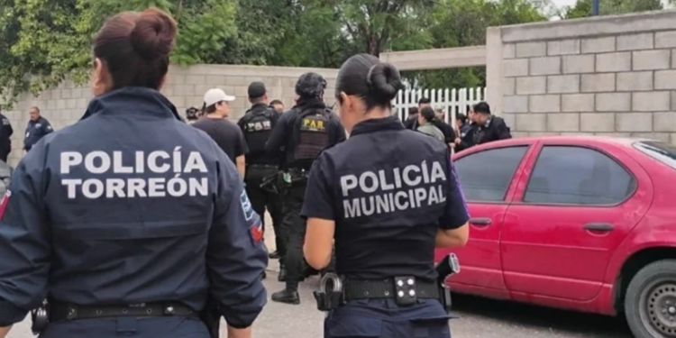 Entran a secundaria en Torreón y matan a subdirectora