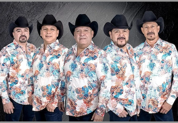 Pesado celebra en Monterrey 33 años de carrera.