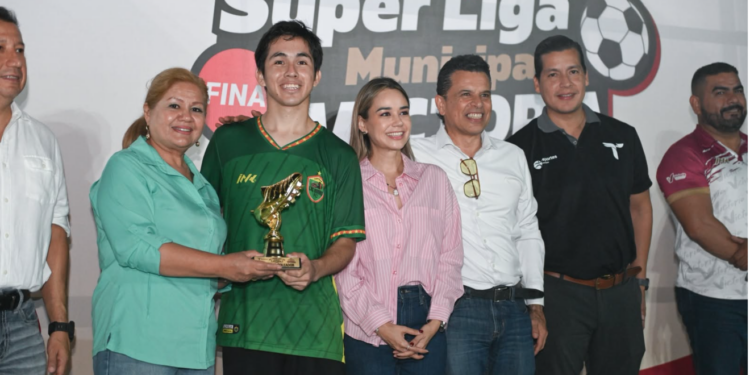 Premian Lucy y Lalo Gattás a campeones de Súper Liga de Fútbol Victoria 2026. 
