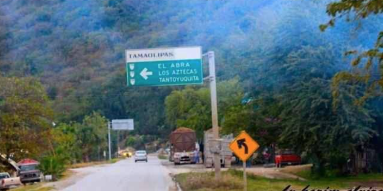 Denuncian baches y riesgos para escolares en carreteras de El Mante