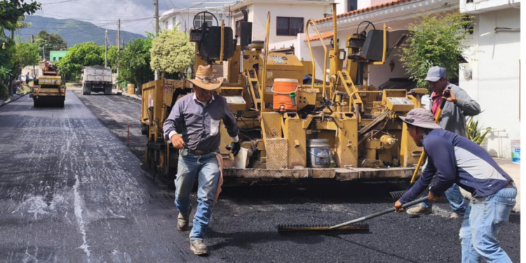 Pavimentación y bacheo de calles en Victoria no se detiene.