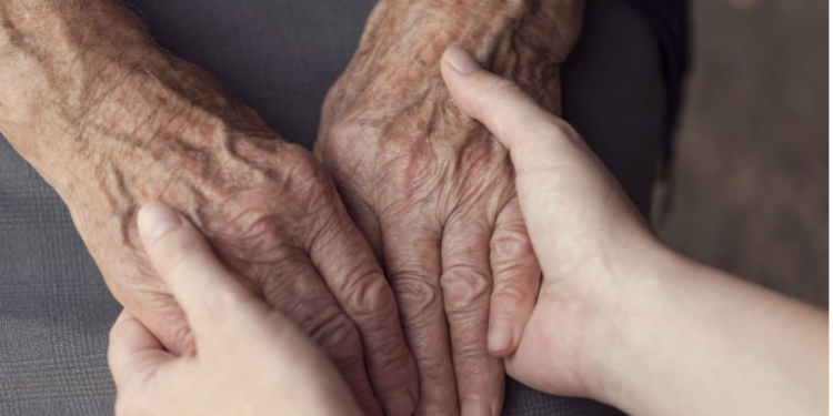 Padres de burócratas recibirían pensión aunque haya viuda e hijos