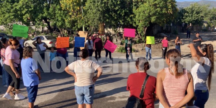 Madres toman kínder tras sufrir cinco robos en un mes