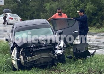 Embarazada resulta lesionada en choque carretero