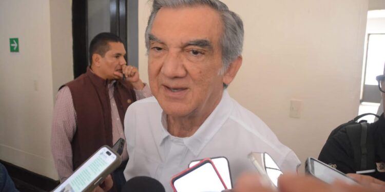 Pide Américo a aspirantes calma y evitar guerra sucia