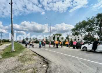Hartos de olores fétidos habitantes de Güémez bloquean carretera