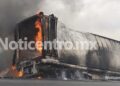 Muere chofer en choque e incendio de dos tráileres en la Victoria-Zaragoza