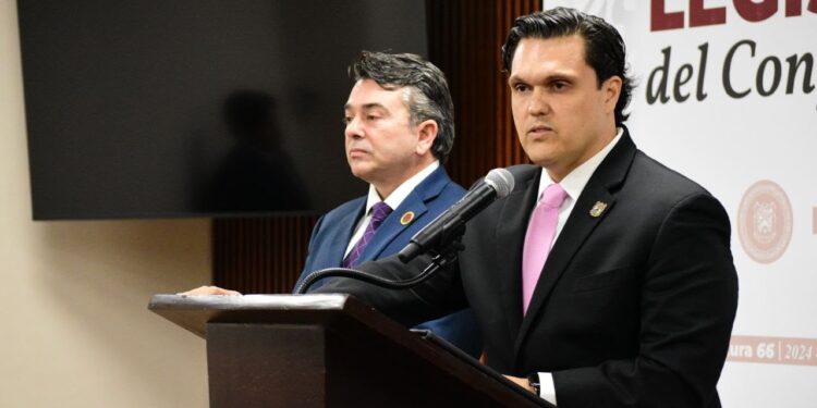 «No hay nada que encubrir», responde Prieto sobre proveedores del Congreso.